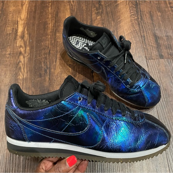 NIKE Classic Cortez Iridescent Soar - Picture 1 of 8